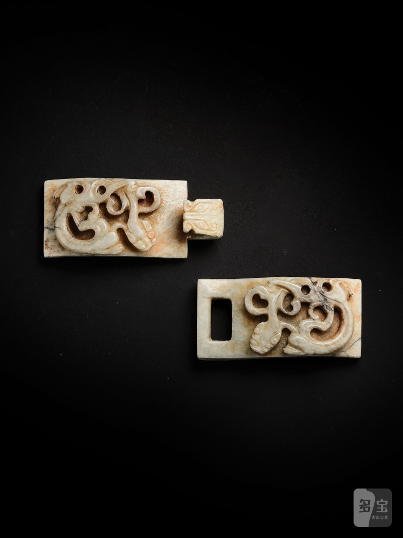 雞骨玉雕龍紋帶扣 一組兩件 | A SET OF 'CHICKEN BONE' JADE 'DRAGON' BUCKLES - 图6